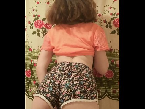 ❤️ Giovane pupa sexy fa uno striptease riprendendo i suoi pantaloncini alla telecamera ️ Porno duroal it.robosexshop.ru ️❤