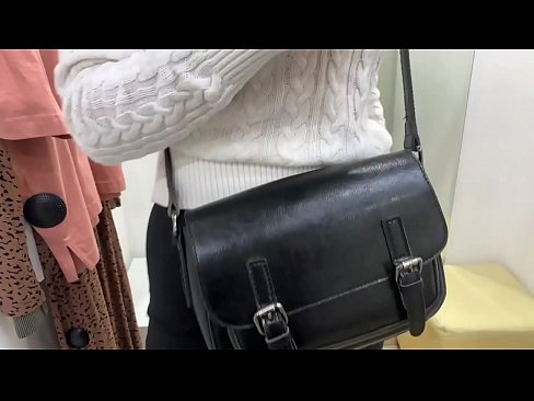 ❤️ Masturbazione pubblica della giovane cagna FeralBerry con un dildo nel camerino ️ Porno duroal it.robosexshop.ru ️❤