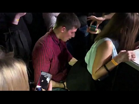 ❤️ Sesso reale in un nightclub russo. Ragazza russa di 18 anni nell'ano e nella vagina scopata in un nightclub ️ Porno duroal it.robosexshop.ru ️❤